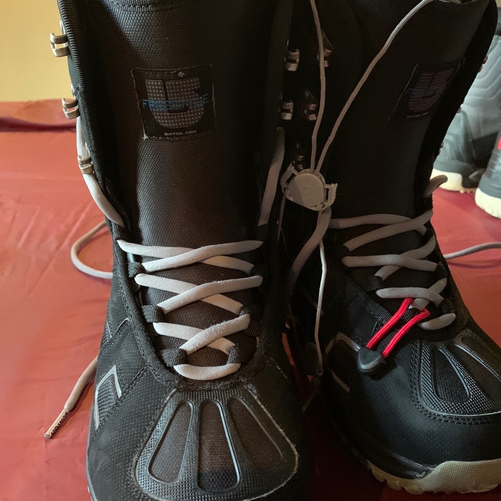 Burton snowboard boots size 9